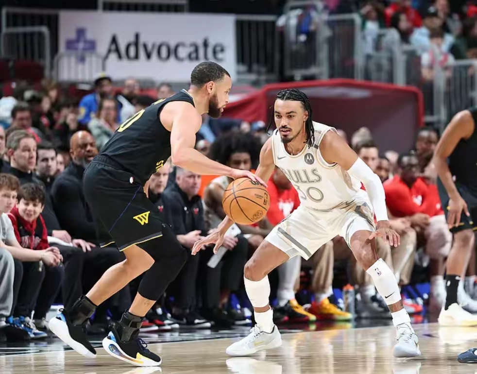 易胜博-包含布鲁克林篮网训练开放日，集结日门线救险引欢呼，NBA季后赛在即，临场指挥获称赞的词条